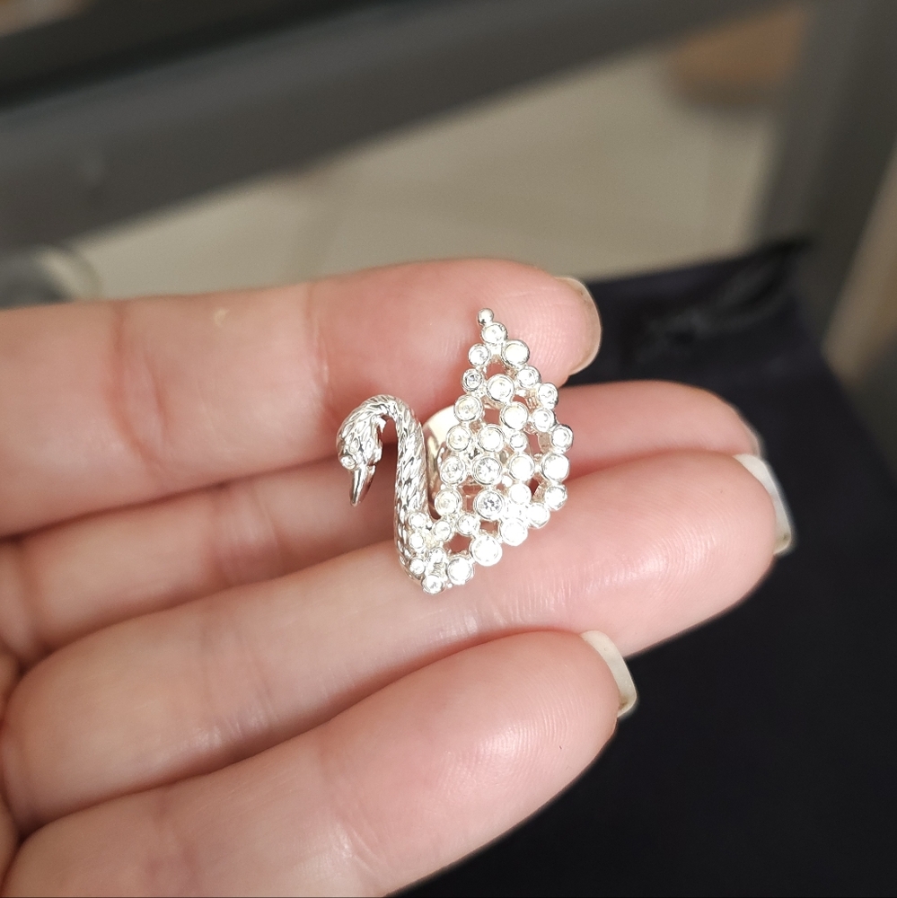 SWAROSKI SWAN PIN.